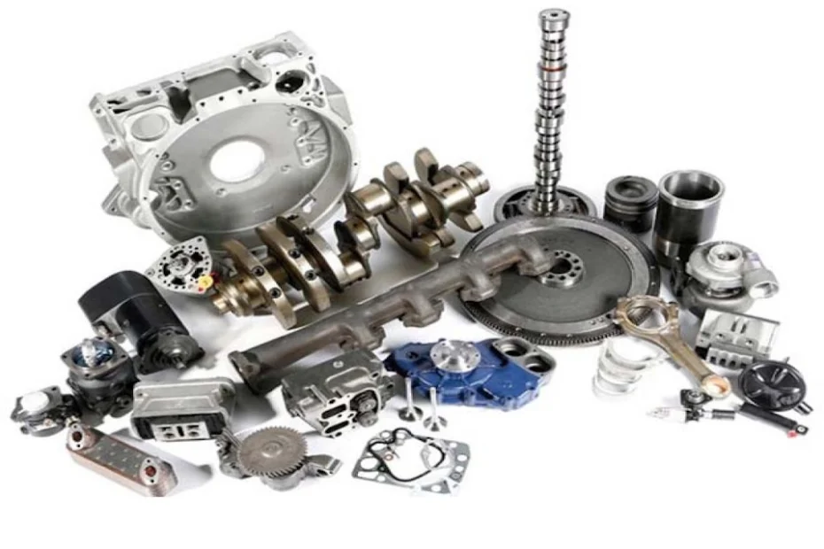 Комплект запчастин для мотоблока — ремені, фільтри, свічки та редуктор, розкладені на робочому столі; символ надійності, технічної точності й догляду за технікою.